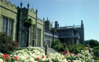 Voroncov palác v Alupke: vnútorné komnaty a park