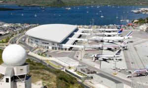 Princess Juliana Airport, belägen på ön Saint Martin Princess Juliana Airport Caribbean Islands