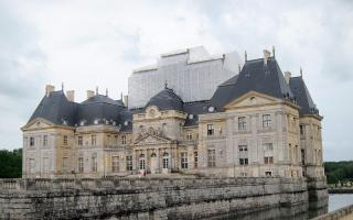 Récit d'un voyage dans les villes proches de Paris : reportage d'un voyage à Melun et au palais de Vaux-le-Vicomte Palais de vos-le-vicomte