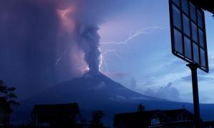 Indonézia legfényesebb vulkánja